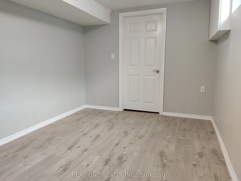 49 Corinthian Blvd #BASEMENT — Photo 13