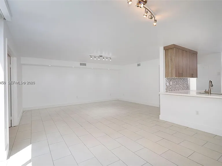 8124 SW 87th Ter — Photo 7