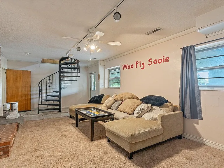 476 N Oliver Ave — Photo 19