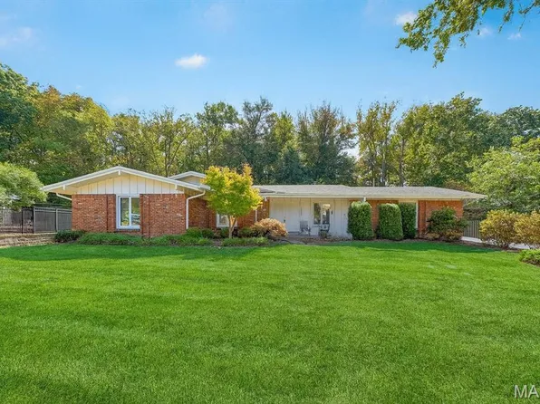 12230 Blackheath Ct, Saint Louis, MO 63141