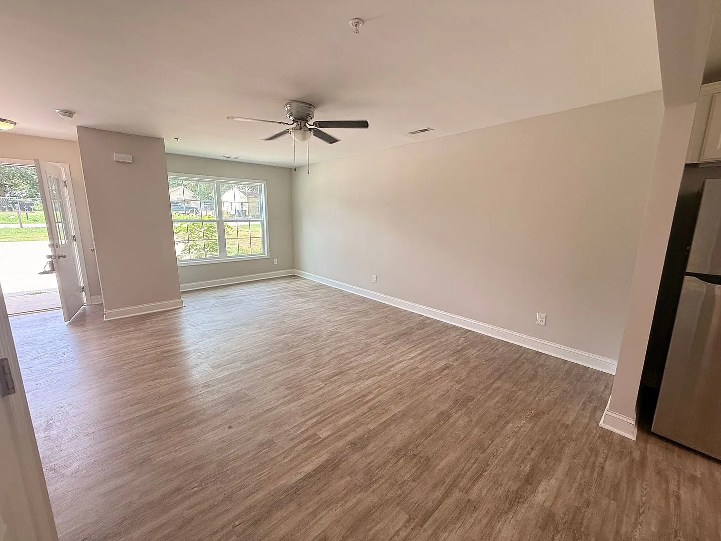 1207 Davis St — Photo 3