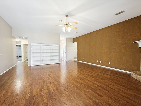 5th image of 816 Willow Ct