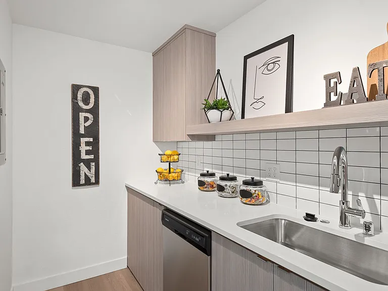 3200 E Union St — Photo 33