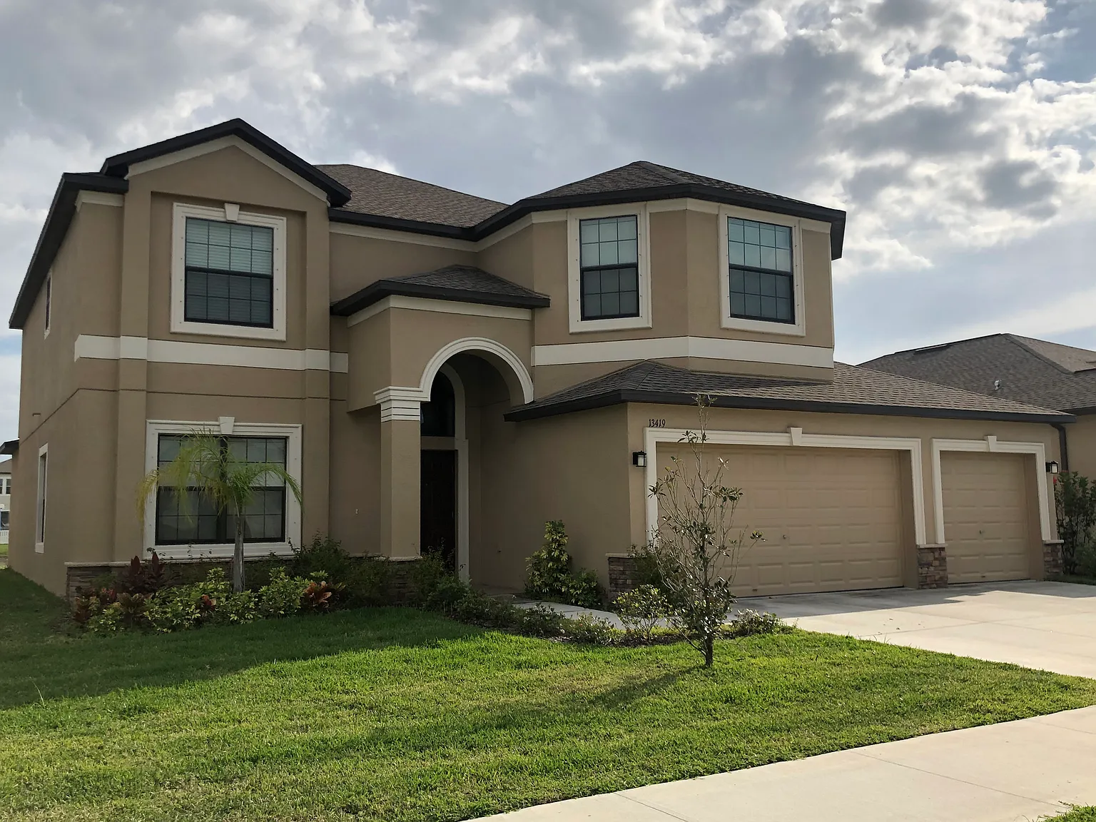 White Sapphire Rd, Riverview — Photo 2
