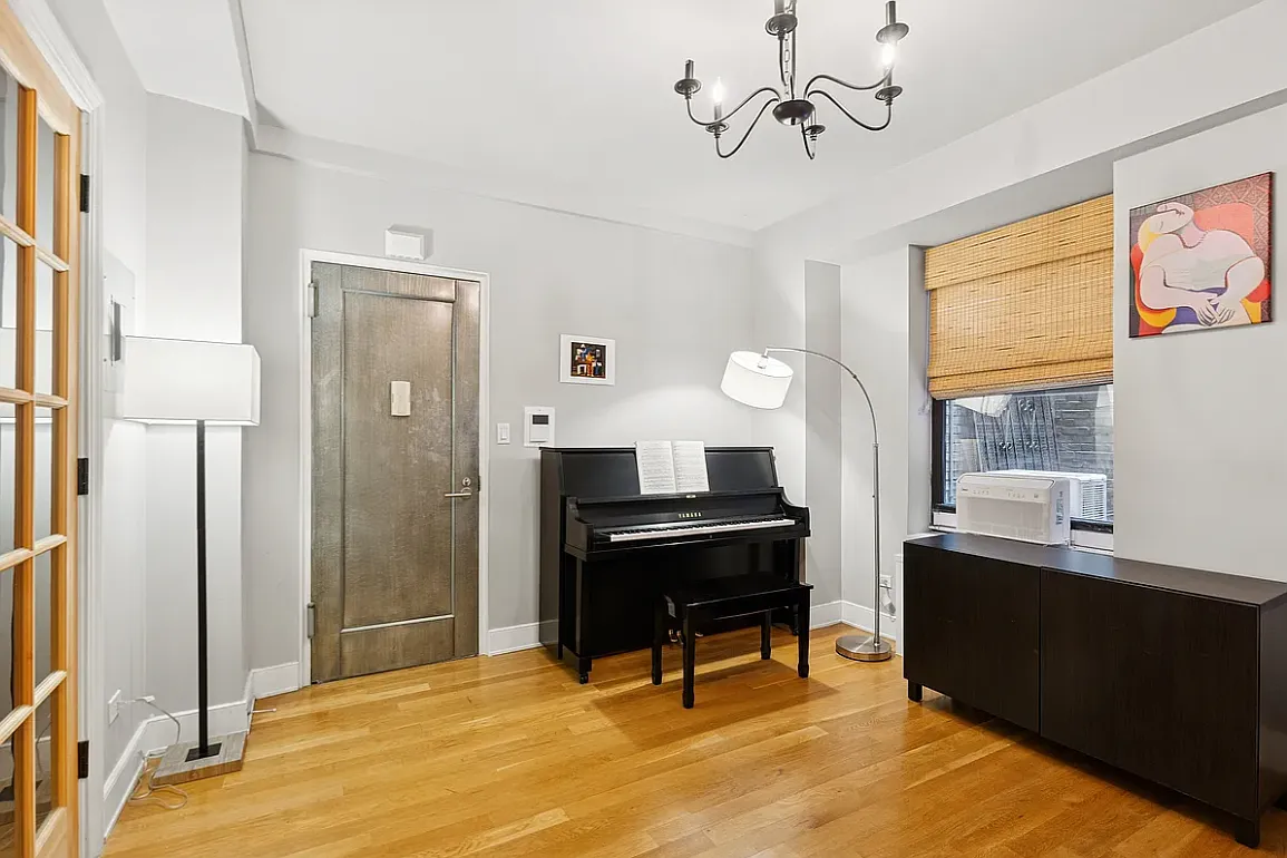 308 West 30th Street — Photo 1