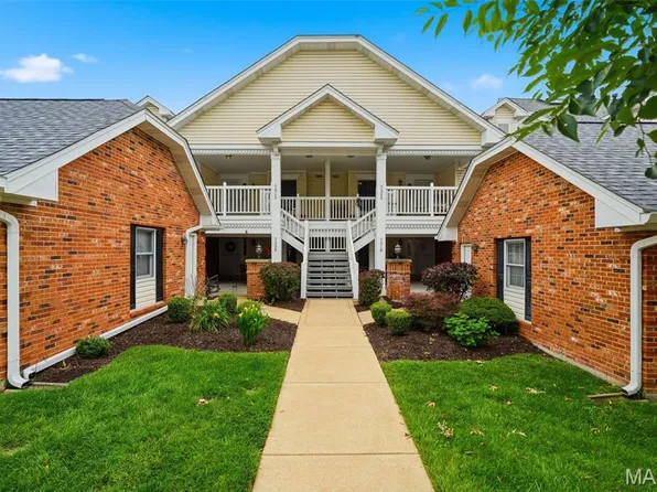7312 Woodlawn Colonial Ln, Saint Louis, MO 63119