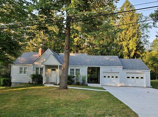 111 Elm Grove Dr, Mcmurray, PA 15317