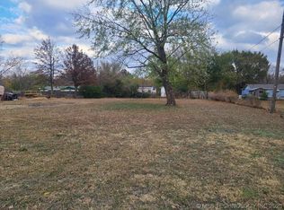 1031 S Pine St, Nowata, OK 74048