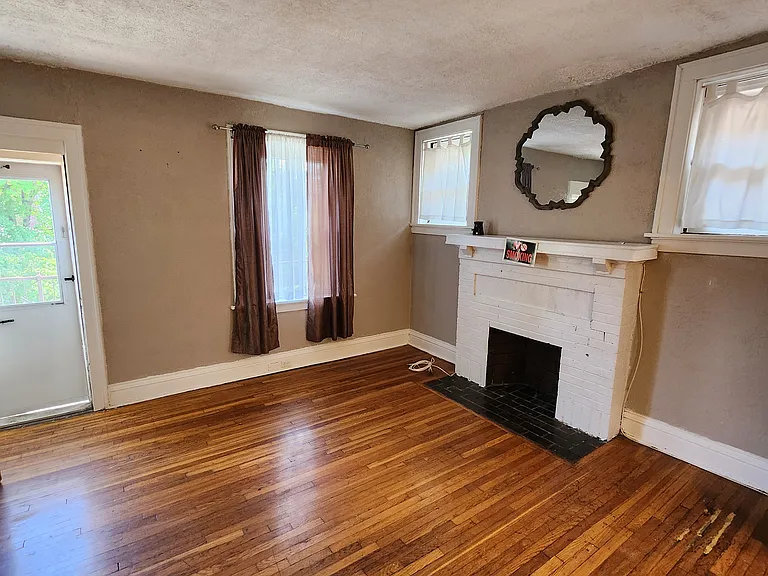 4856 Farlin Ave — Photo 2