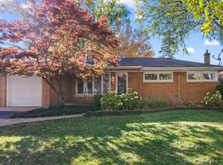906 S Tower Ln, Mount Prospect, IL 60056