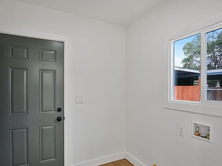 4118 Howard Ave — Photo 2