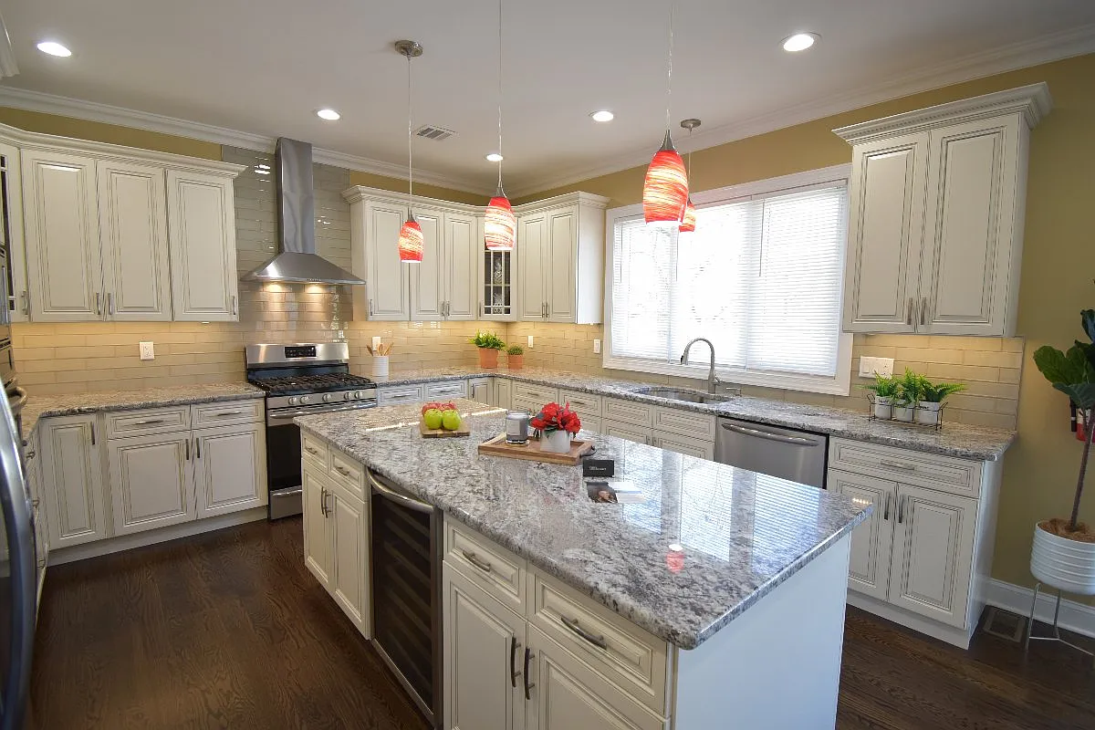 211 Johnson Ln photo 1