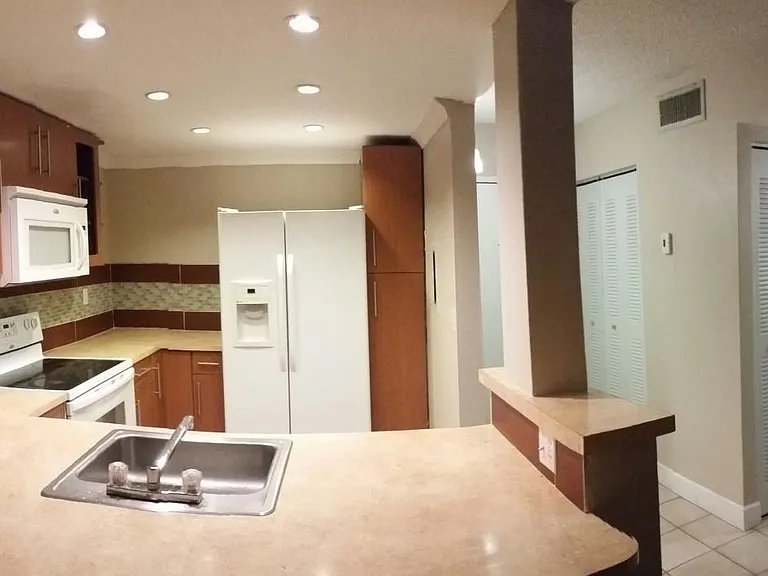 11281 N Kendall Dr — Photo 1