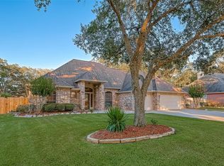 700 Enchanted Oaks Dr, Angleton, TX 77515