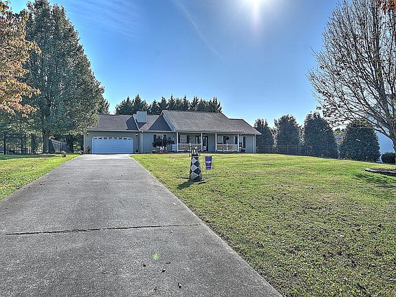 4th image of 132 Barefoot Landing Dr