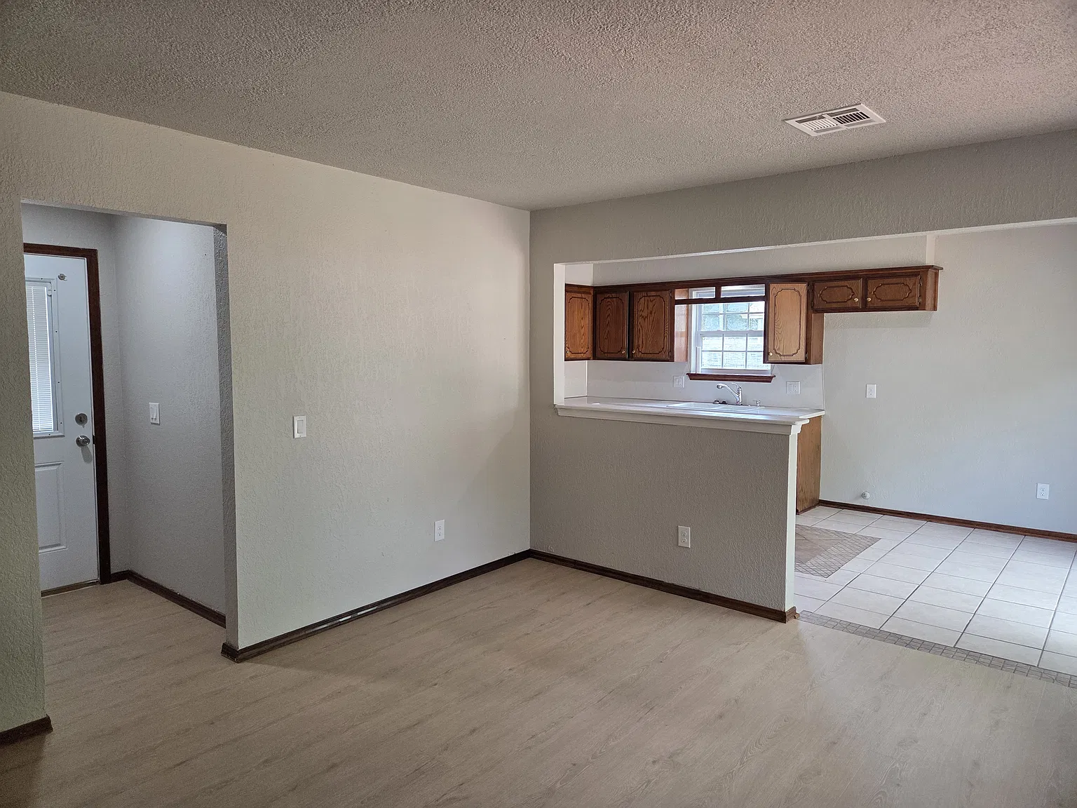 4 bed, 1.5 bath, 1464 sqft, $1,495 — Photo 3