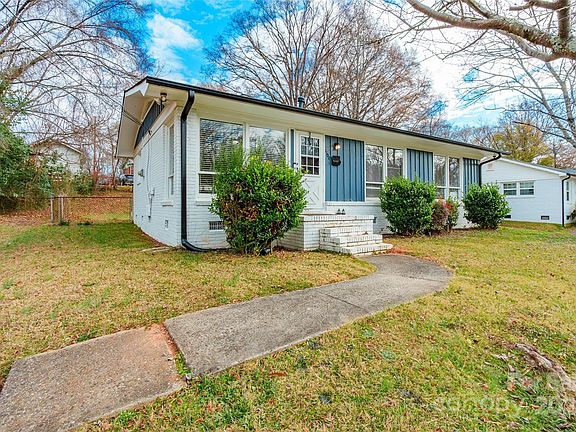 3rd image of 1100 Rollingwood Dr