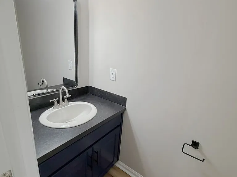 249 Iris Ln — Photo 3