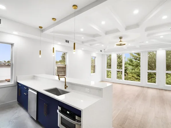 125 Collard Street image 4 of 18