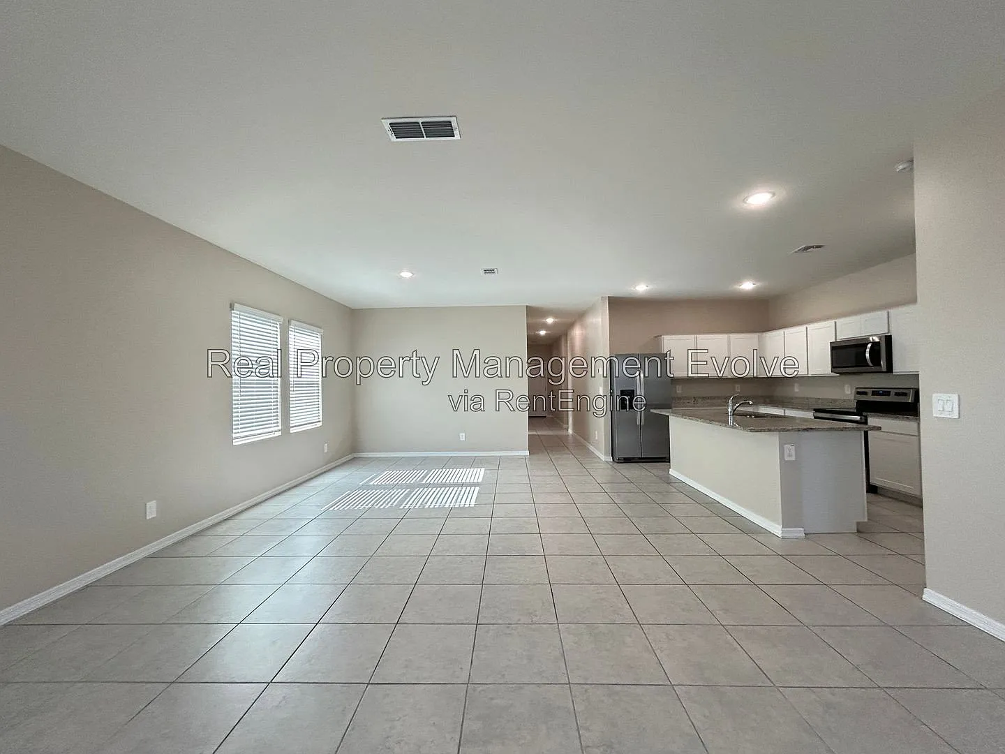 4 bed, 3.0 bath, 1912 sqft, $2,145 — Photo 4