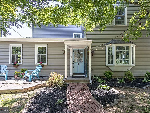3rd image of 3005 Bristol Rd