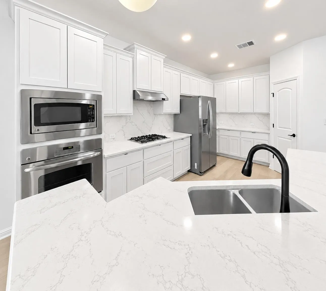4 bed, 3.5 bath, 2545 sqft, $3,495 — Photo 4