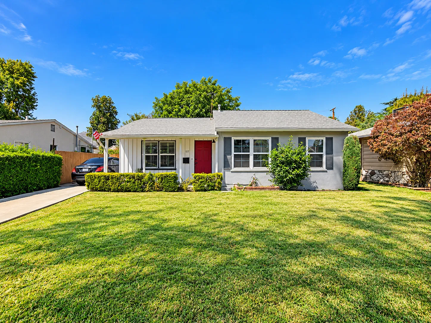 3 bed, 929 sqft, $3,050 — Photo 1