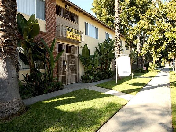 2nd image of 5733 Laurel Canyon Blvd APT 1