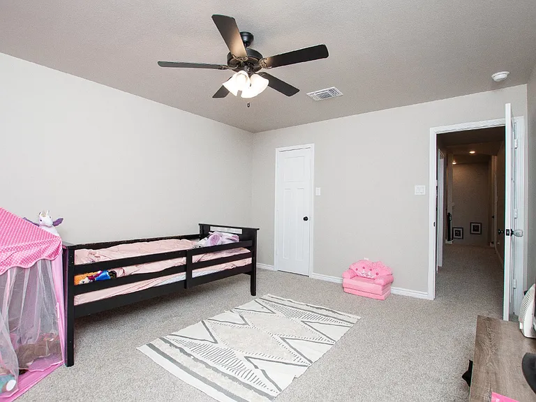 1756 Meadow Crest Dr — Photo 10