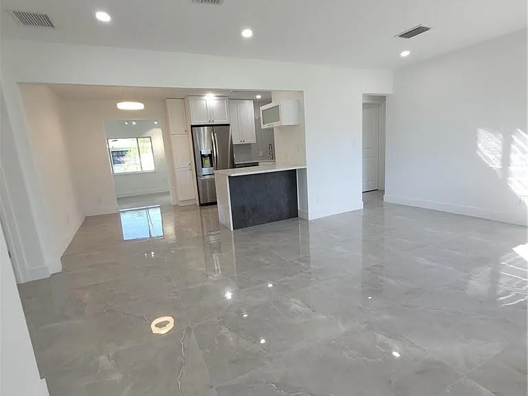 6041 SW 17th St — Photo 3