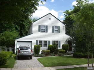 400 Hickory Ave, Paramus, NJ 07652