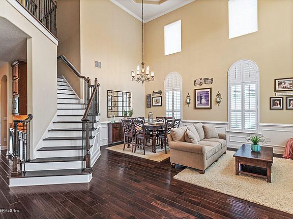 3rd image of 125 Ellsworth Cir