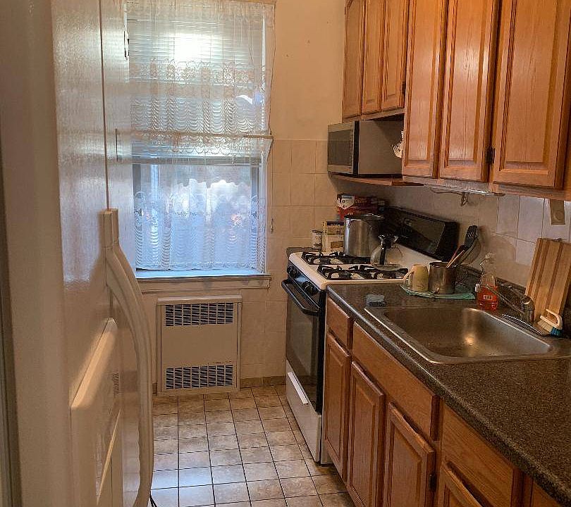 2nd image of 2620 E 13th St