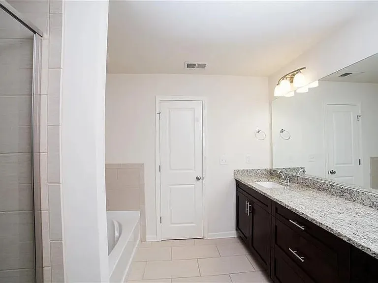 5570 Lightheart Ct — Photo 8