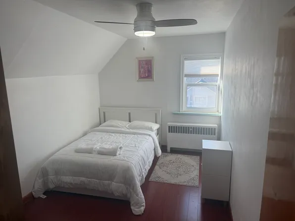 179 Columbus Ave, Ottawa, ON K1K 1P7