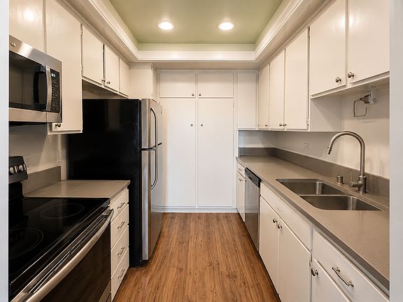 5th image of 12830 Burbank Blvd Unit 218