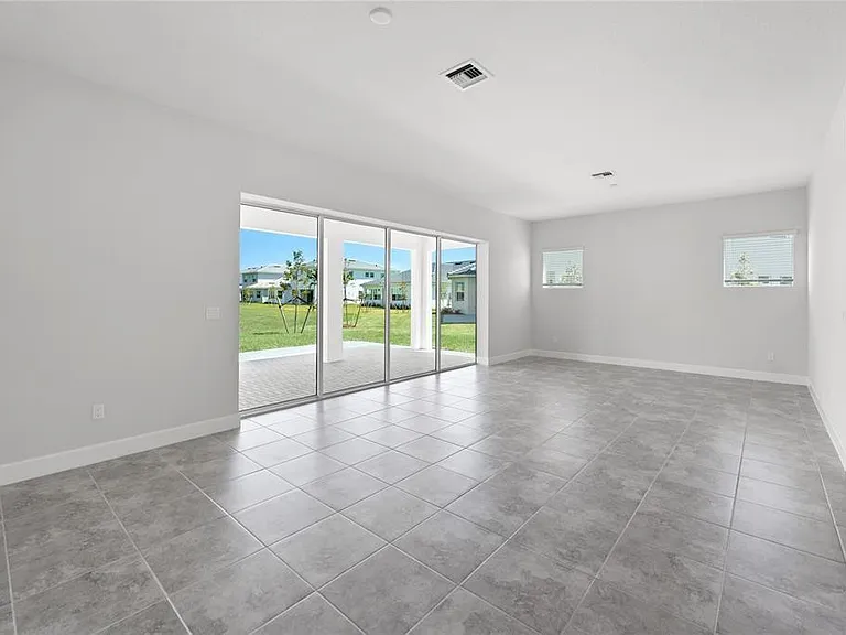 5418 Empire Dr — Photo 12