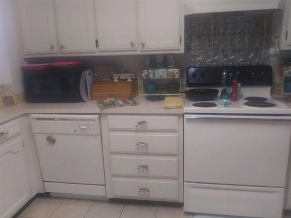 4th image of 5205 Wild West Dr