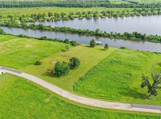 415 S Chenier Dr, Madisonville, LA 70447