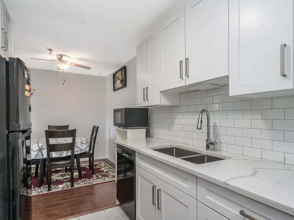 33535 King Rd #215, Abbotsford, BC V2S 6Z5