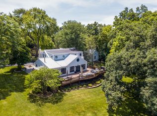 184 River Rd, Lake Barrington, IL 60010