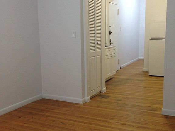 4th image of 221 E 10th St APT 8