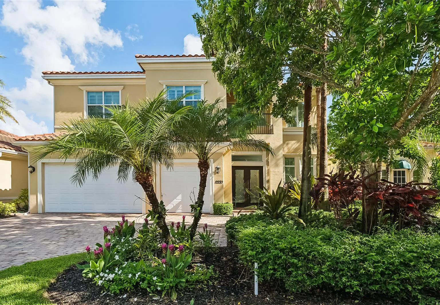 6 bed, 4350 sqft, $35,000 — Photo 2
