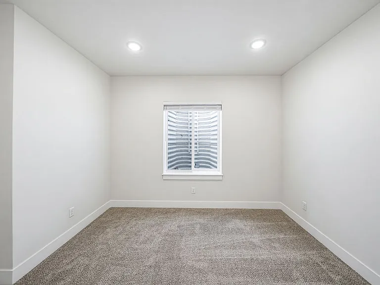 475 E River Ln — Photo 22
