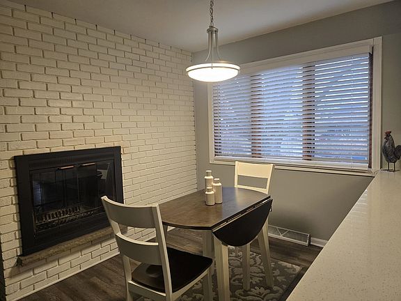 3rd image of 1208 Roxbury Close