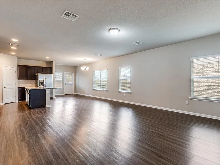 348 Shiner Ln — Photo 7
