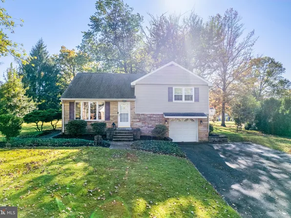 4 Mele Ave, Colmar, PA 18915