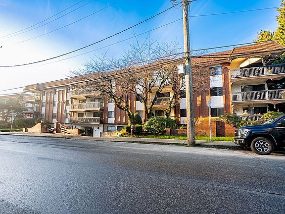 3rd image of 707 Hamilton St #104