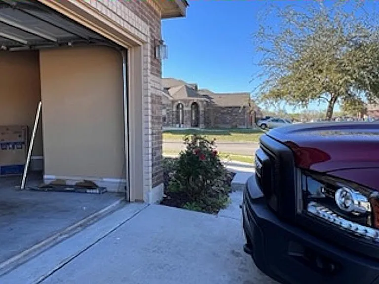 3943 Grissom Grv — Photo 3