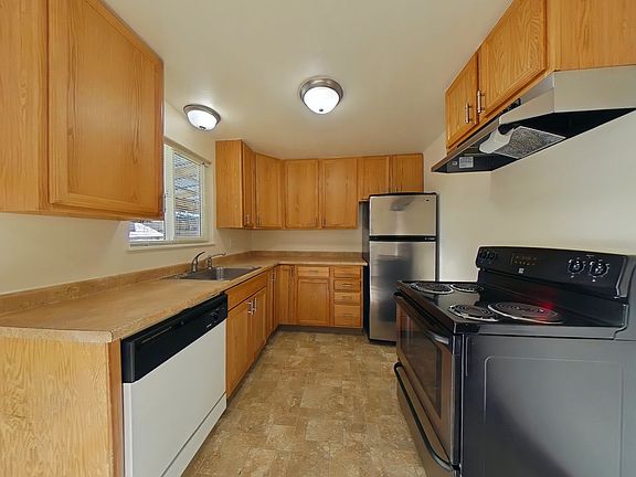 3rd image of 136-140 NE Conifer Blvd #5